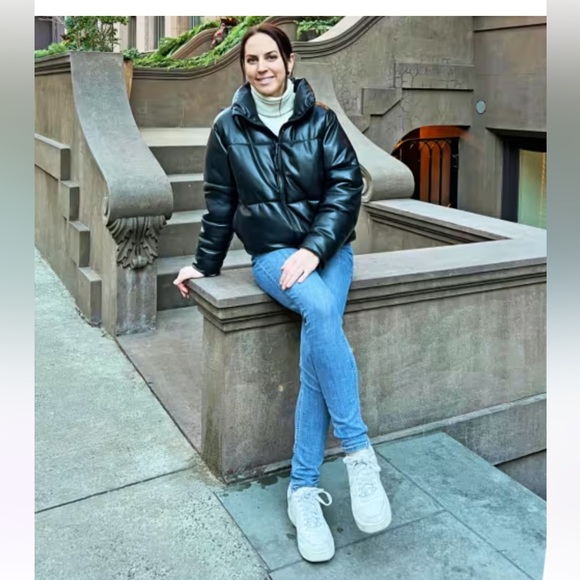 Women's Black Puffer Jacket - Picture 3 of 3